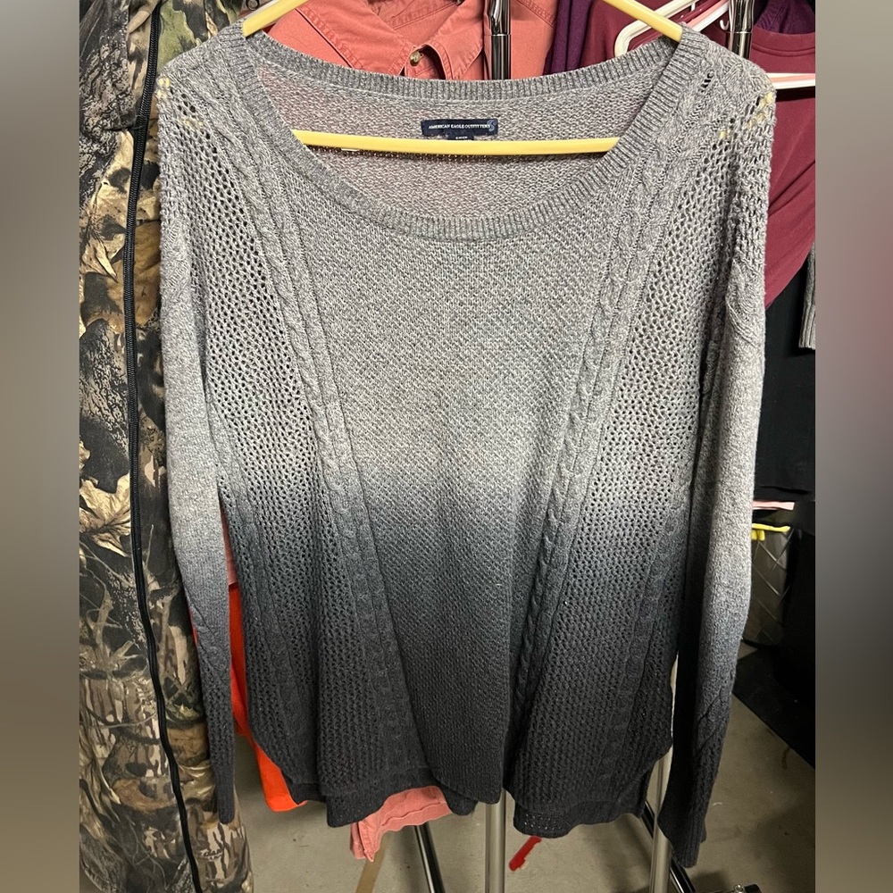 🌸3/$10) American Eagle Gray Lightweight Color Gradient Sweater with Weave Ombre